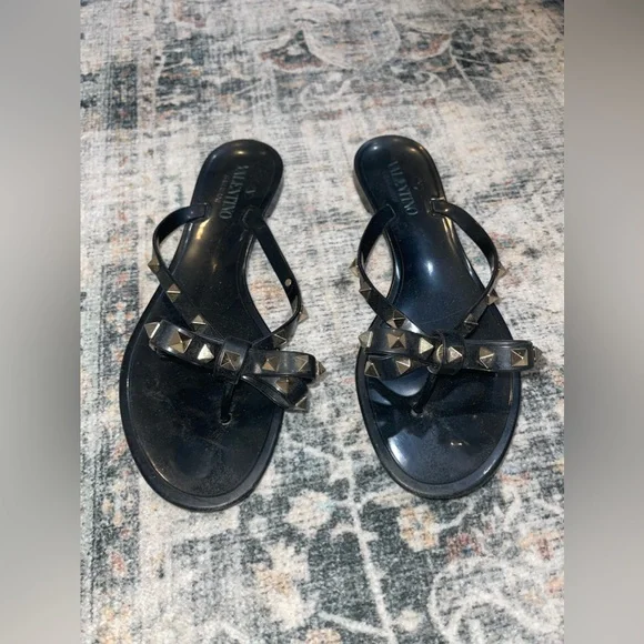 Valentino Garavani Rockstud thong flip flop MEN Valentino Rockstud Green Stud Black Leather Thong Sandal  main image 4